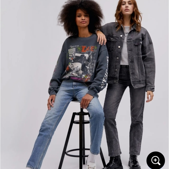 New Daydreamer x Lee 90s Inspired Straight Leg Washed Denim - Picture 3 of 11